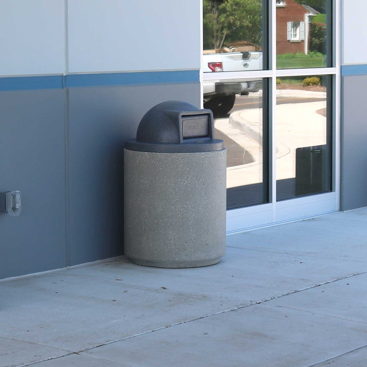 31 Gal. Getzen Concrete Receptacle With Plastic Dome Lid